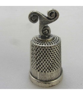 DE METAL TRISKELL SUR DE DE METAL TRISKELL SUR DE